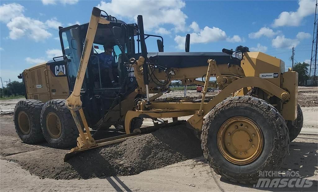 CAT 120M2 AWD 平地机/推土机