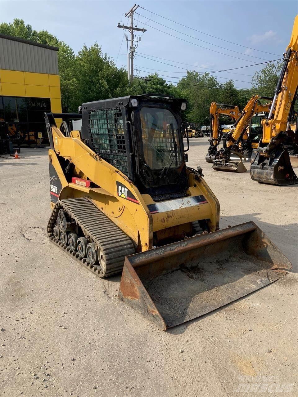 CAT 257 滑移装载机