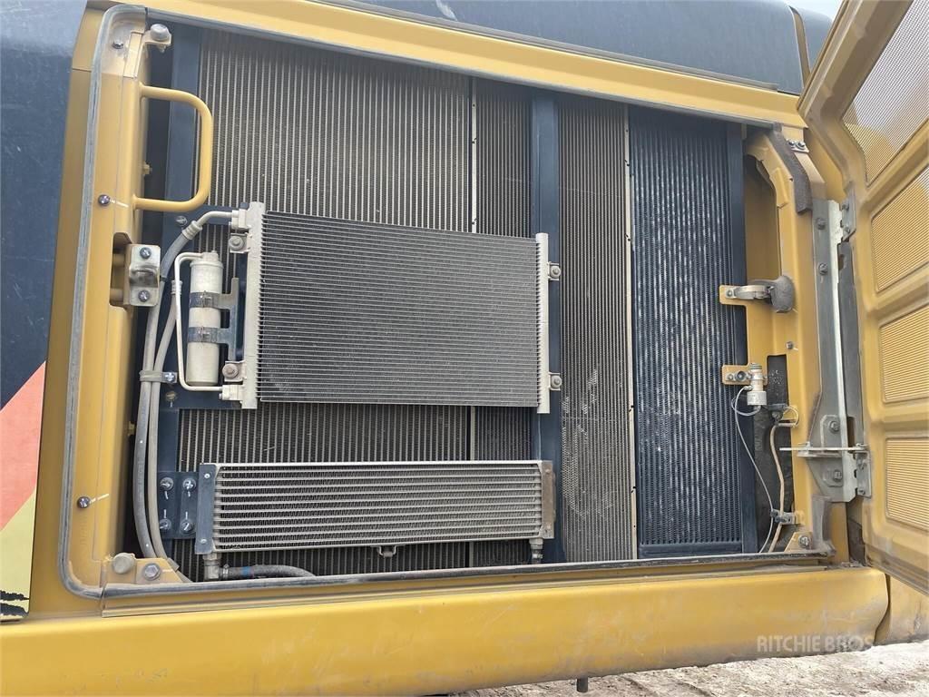 CAT 349FL 履带挖掘机