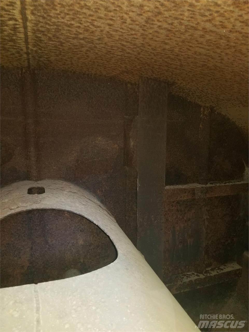 CAT 611 罐式拖车