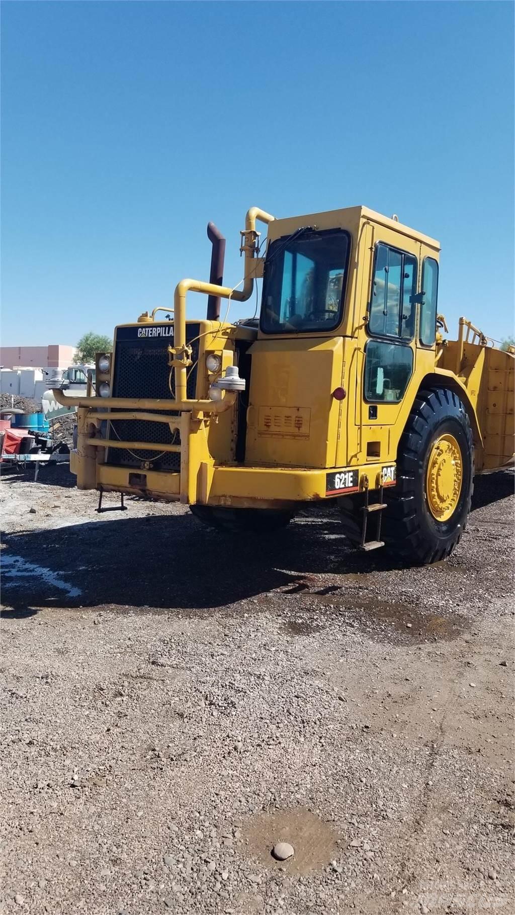 CAT 621E 罐式拖车
