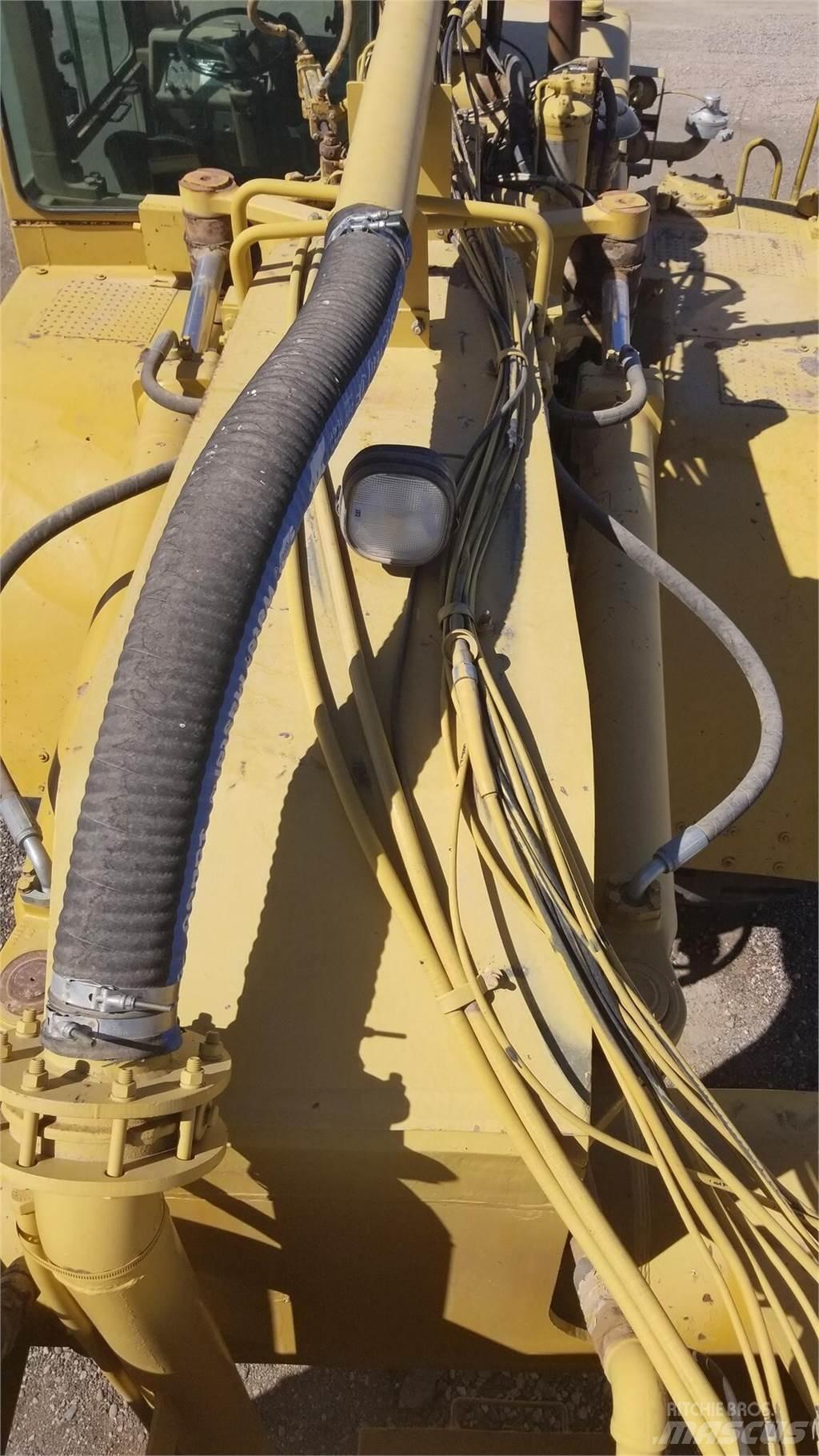 CAT 621E 罐式拖车
