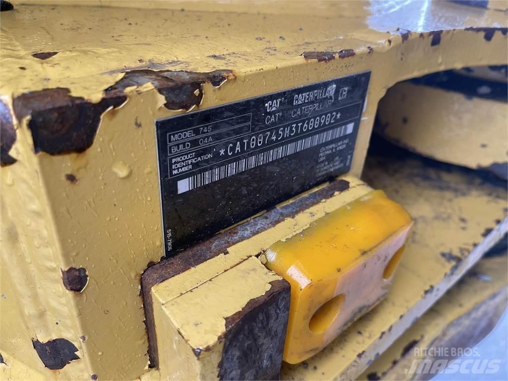 CAT 745 铰接式自卸车