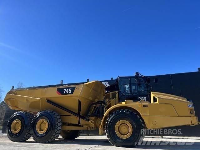 CAT 745 铰接式自卸车