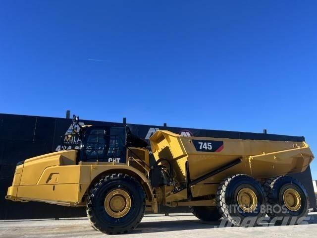 CAT 745 铰接式自卸车