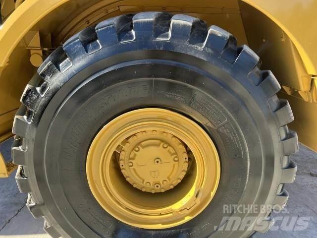 CAT 745 铰接式自卸车