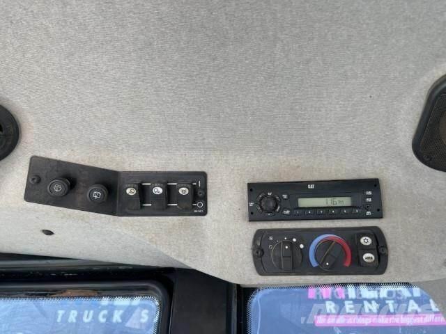 CAT 973D 履带式装载机