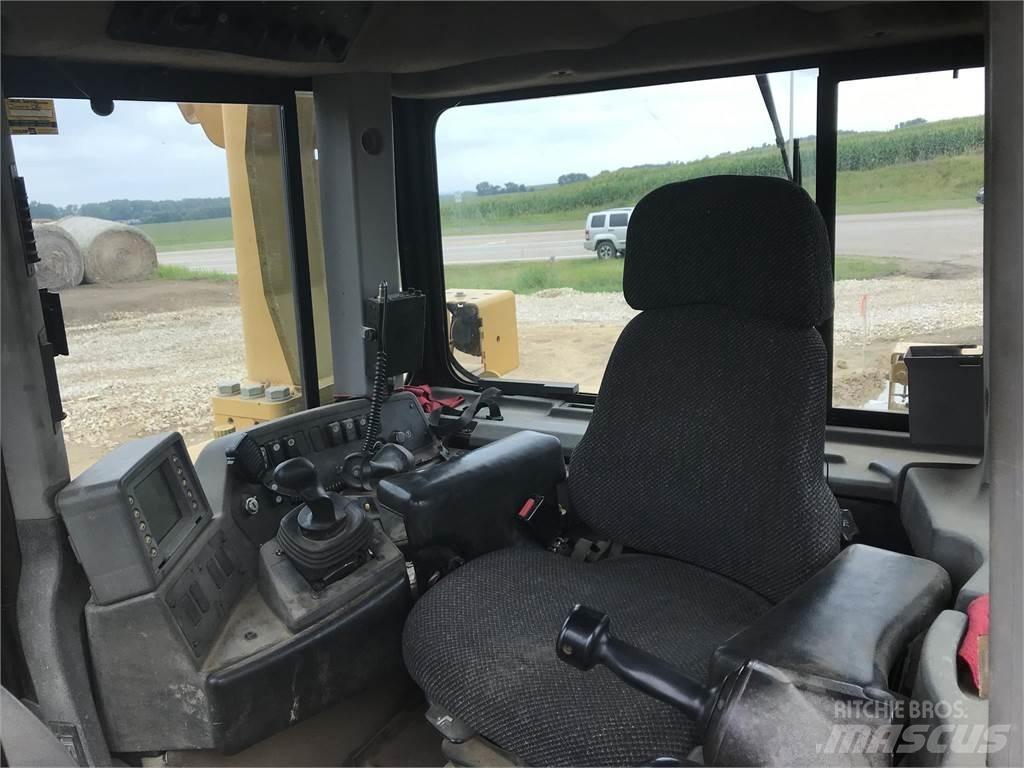 CAT D8T 履带式推土机