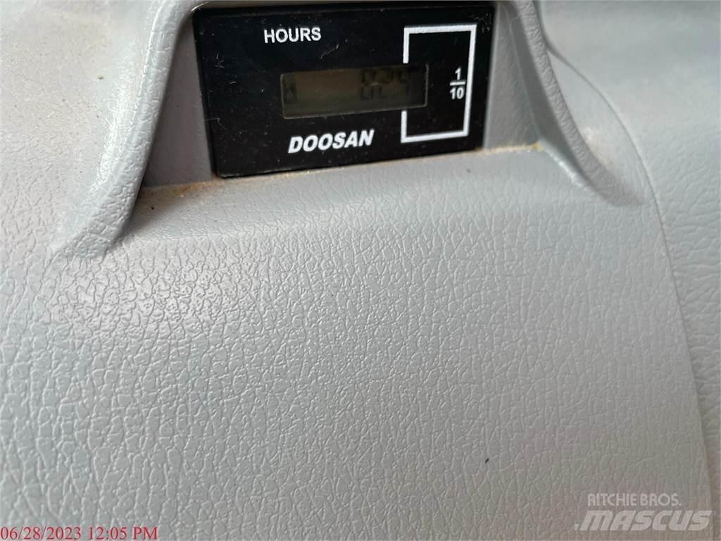 Doosan DX140 LC-5 履带挖掘机