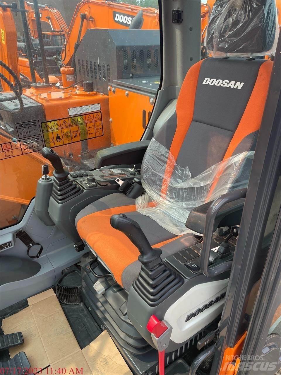 Doosan DX140 LC-5 履带挖掘机