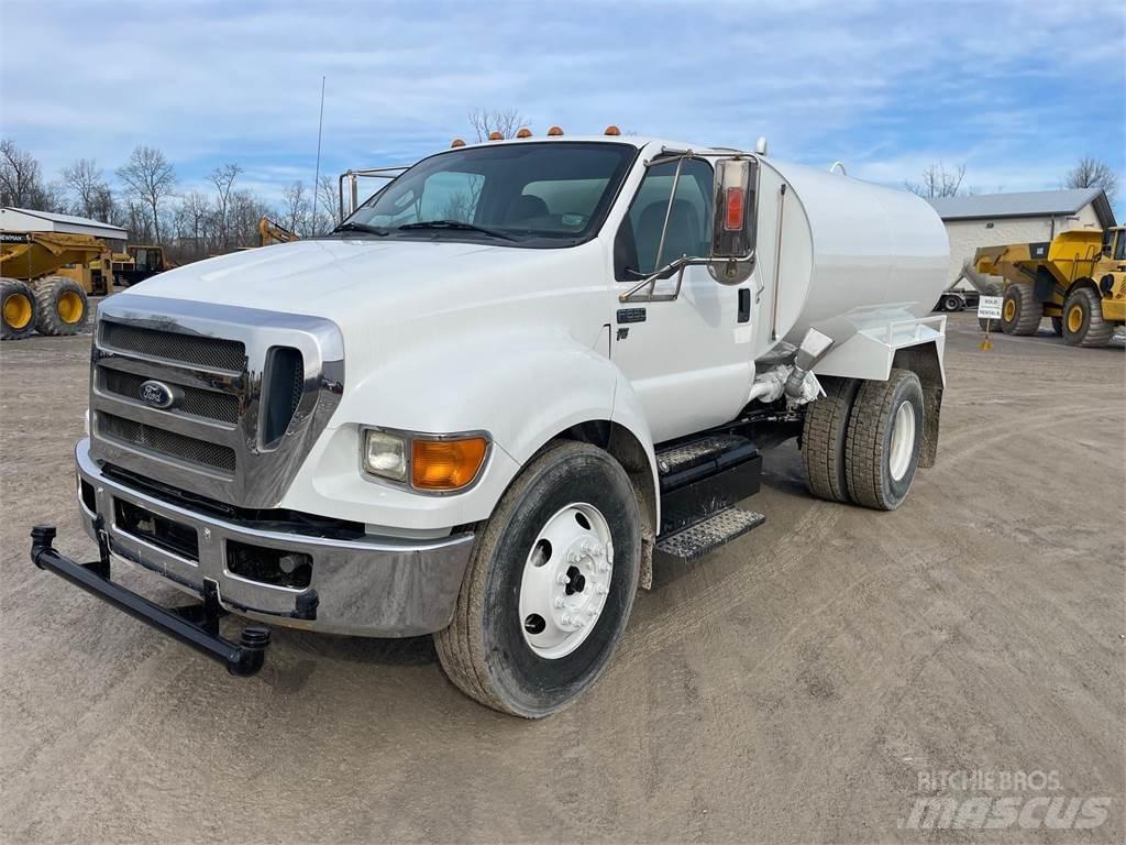 Ford F650 水罐车