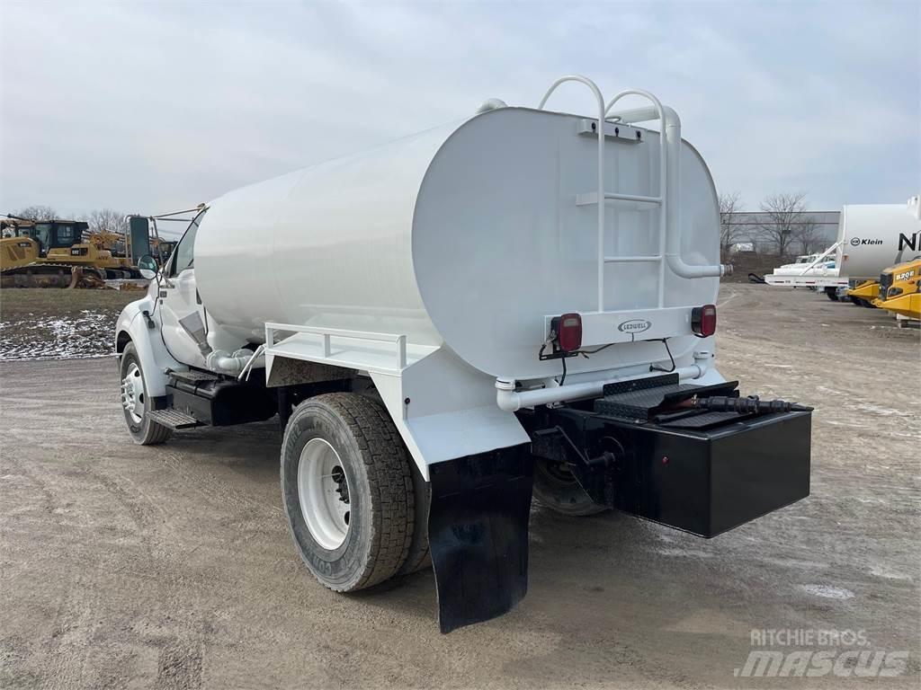 Ford F650 水罐车