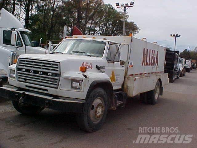 Ford F700 油罐车
