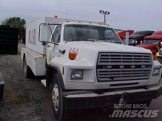 Ford F700 油罐车