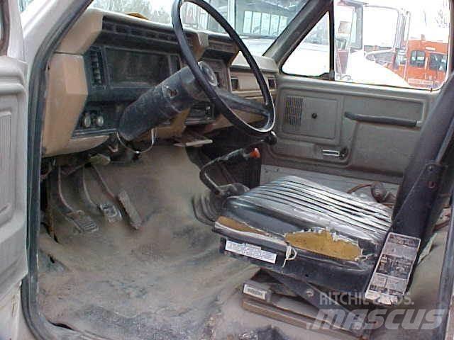 Ford F700 油罐车