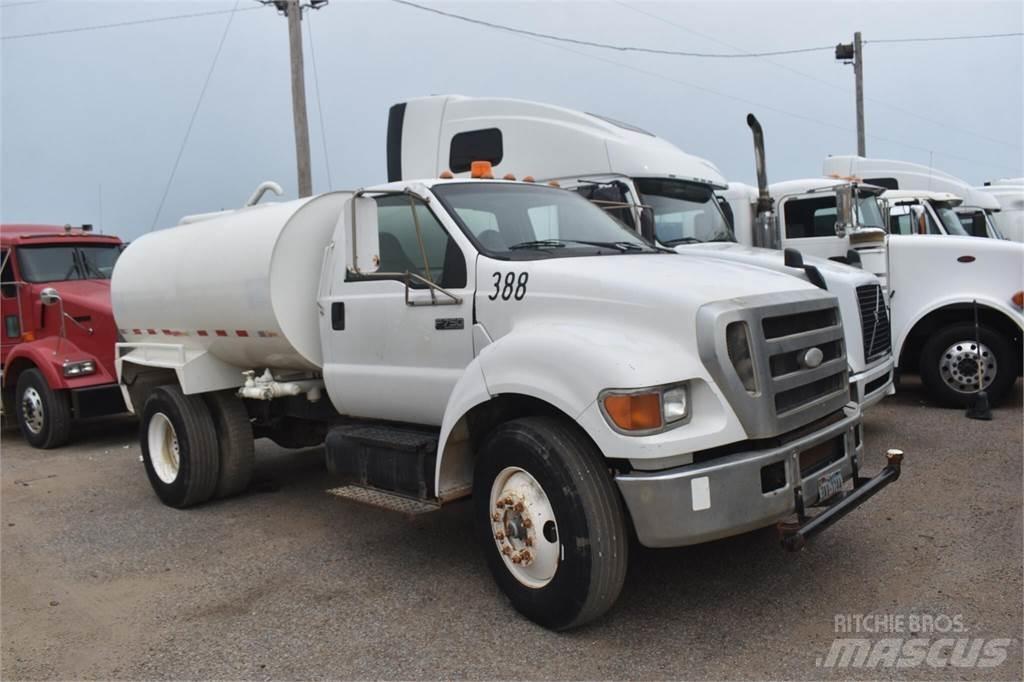 Ford F750 油罐车