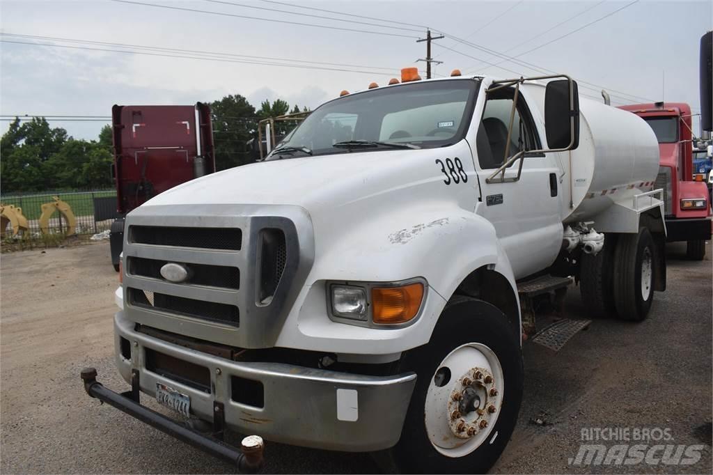 Ford F750 油罐车