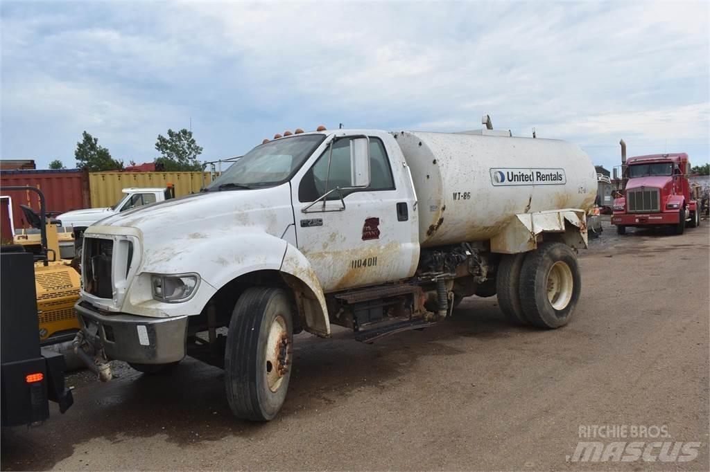 Ford F750 油罐车