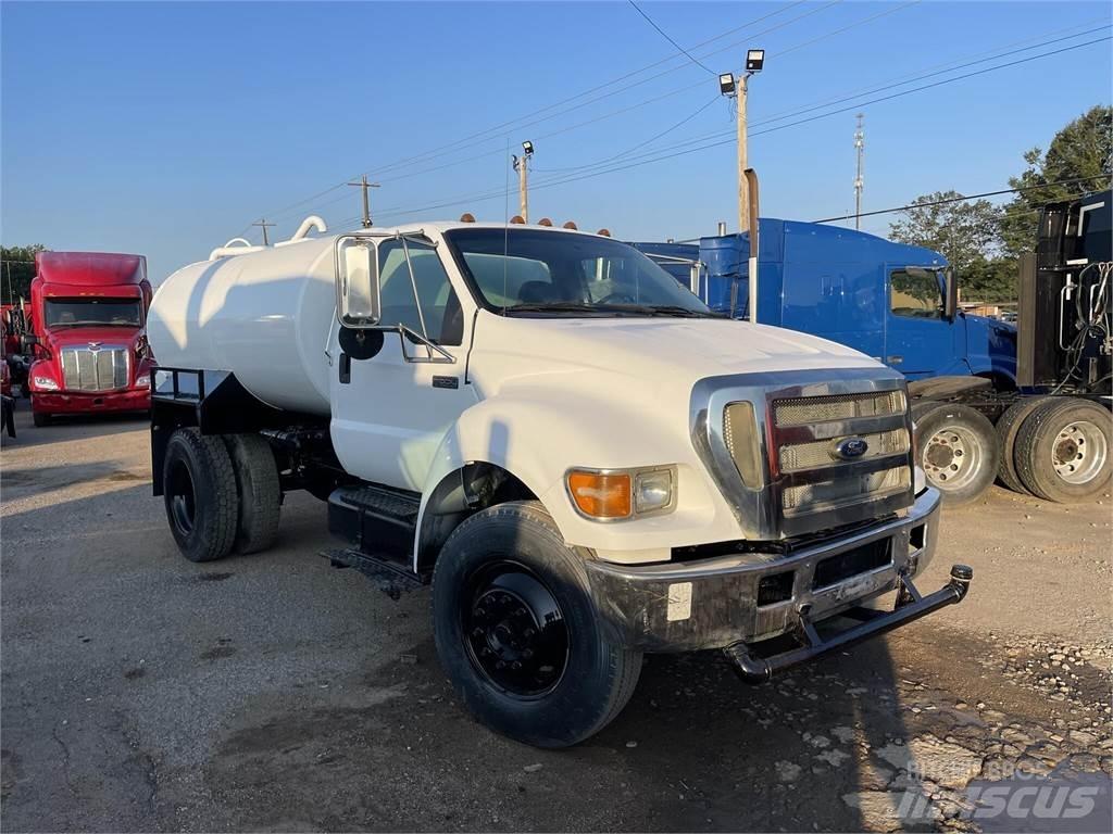 Ford F750 油罐车