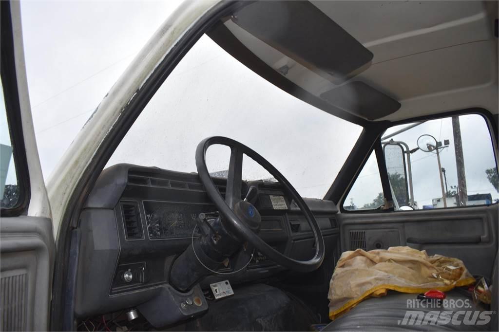 Ford F800 起重车