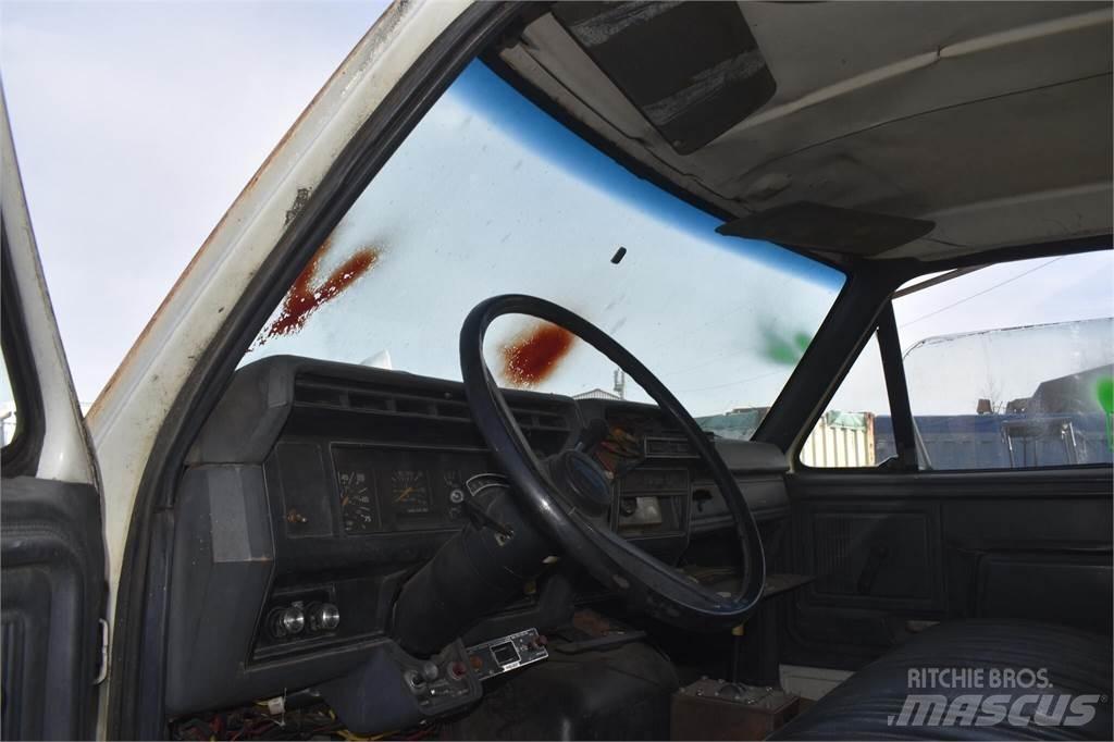 Ford F900 自卸式货车