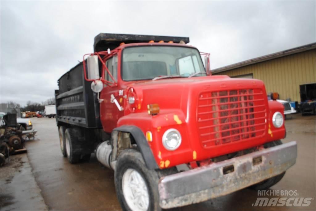 Ford L8000 自卸式货车