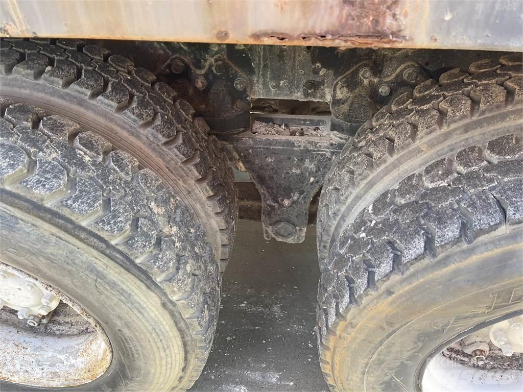 Ford L8000 自卸式货车