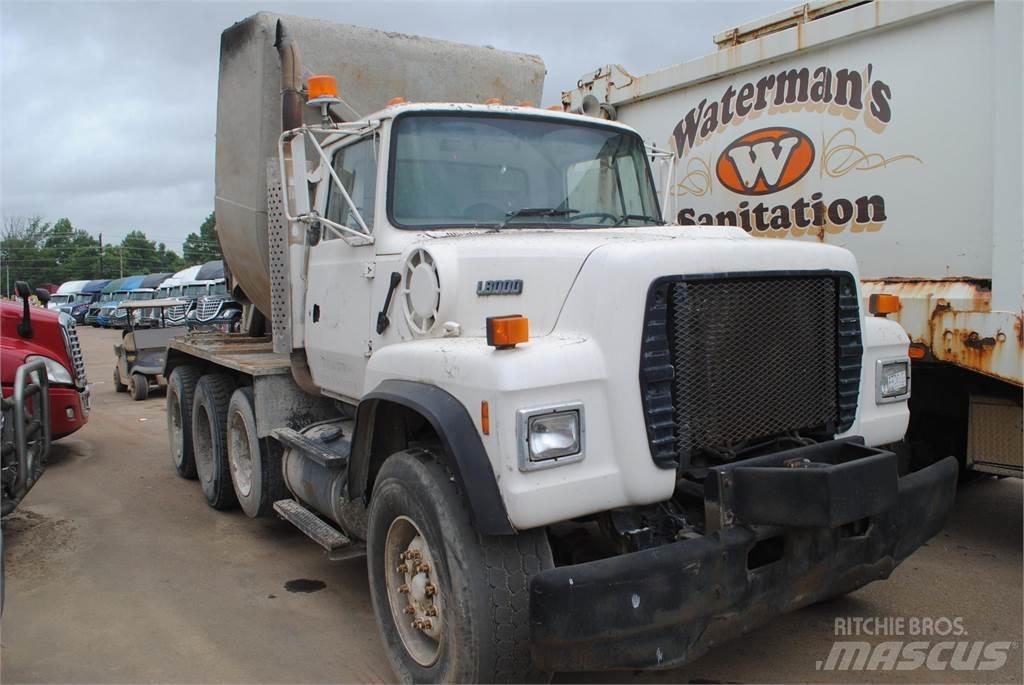 Ford L8000 混凝土搅拌车