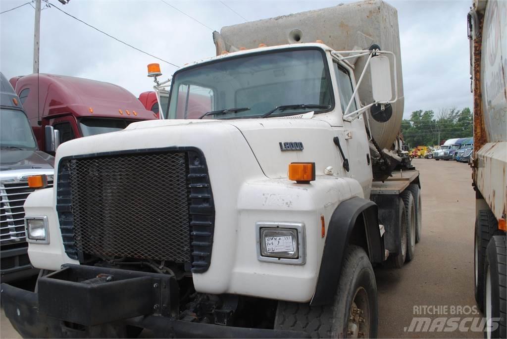 Ford L8000 混凝土搅拌车