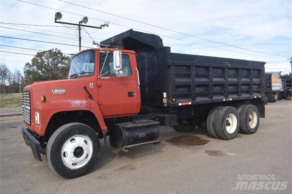 Ford L8000 自卸式货车