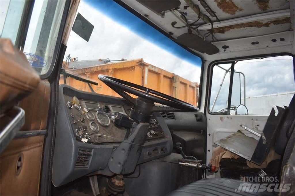 Ford L8000 起重车