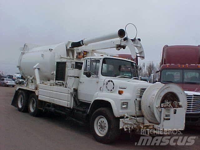 Ford L8000 油罐车