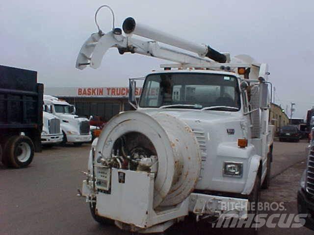 Ford L8000 油罐车