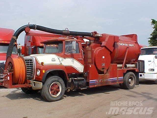 Ford L8000 油罐车
