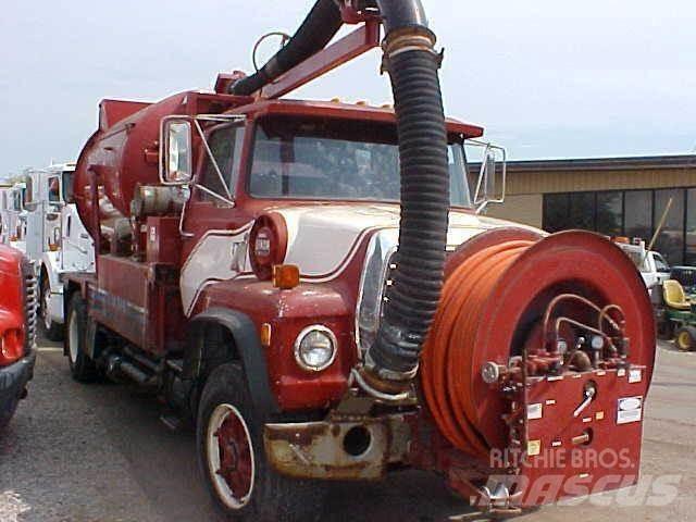 Ford L8000 油罐车