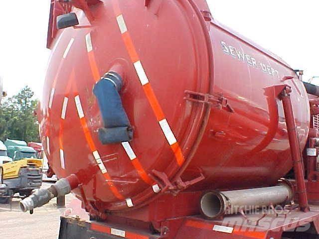 Ford L8000 油罐车