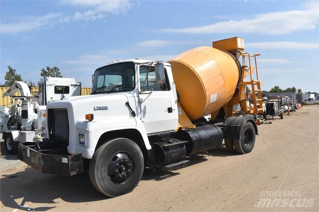 Ford LN7000 混凝土搅拌车