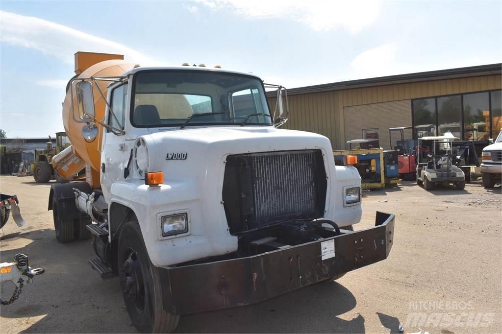 Ford LN7000 混凝土搅拌车