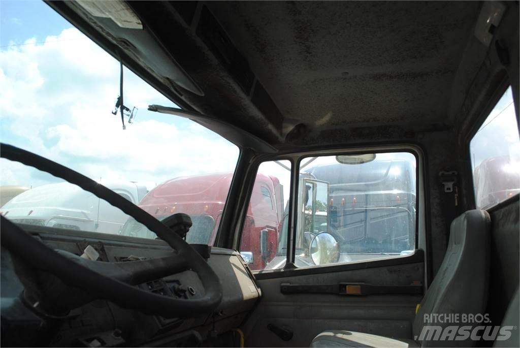 Freightliner FL70 起重车