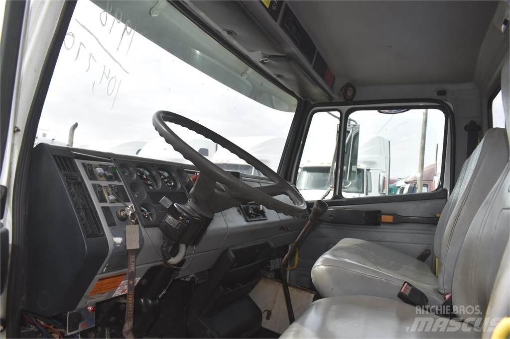 Freightliner FL70 起重车