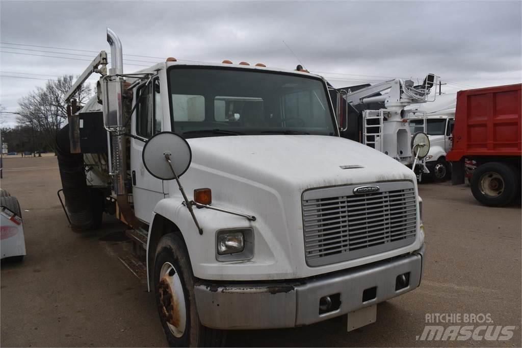 Freightliner FL70 油罐车