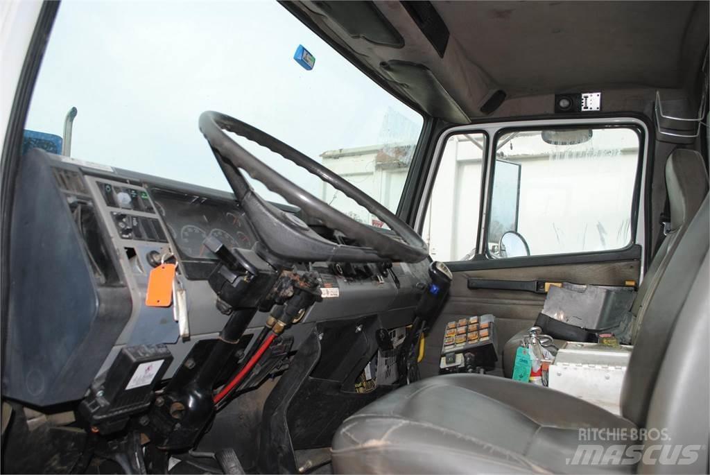 Freightliner FL80 起重车