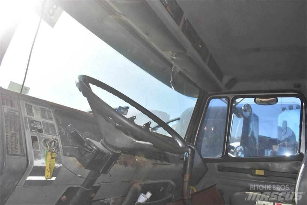 Freightliner FLC112 自卸式货车