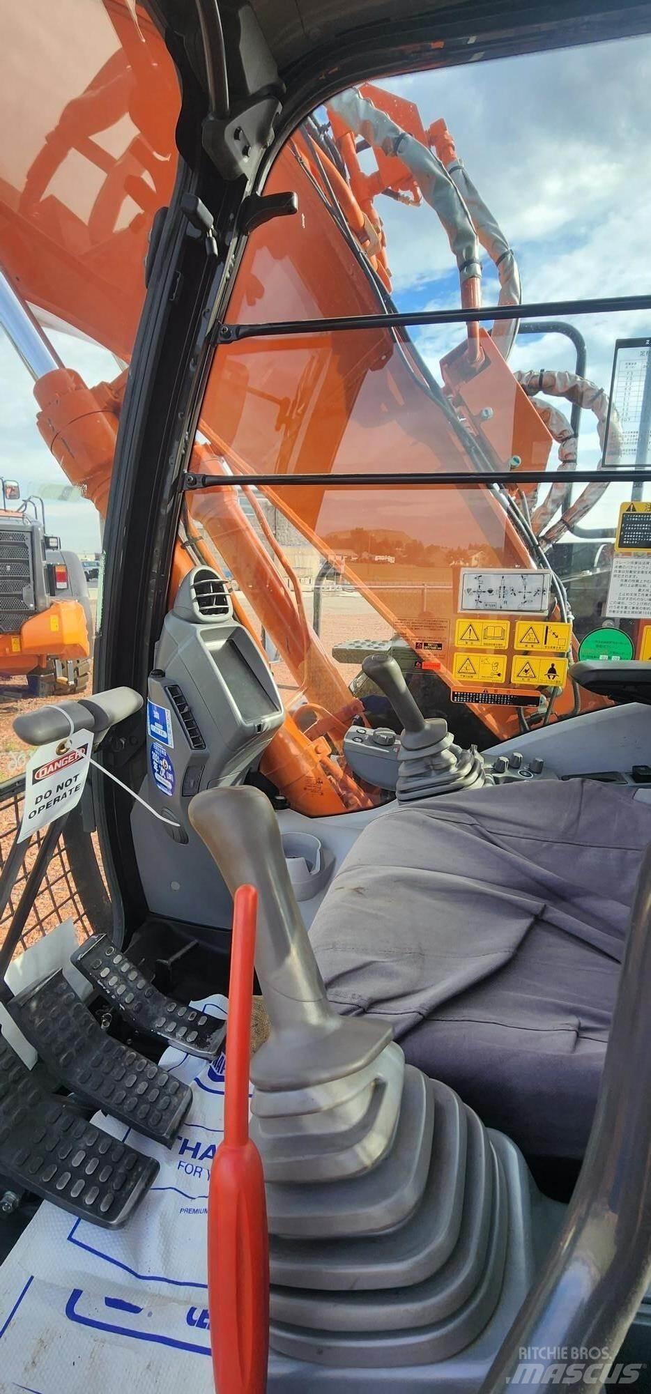 Hitachi ZX135US-6 履带挖掘机