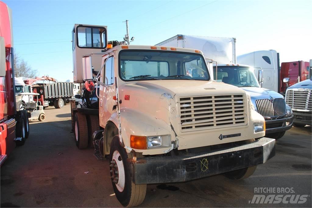 International 4700 起重车