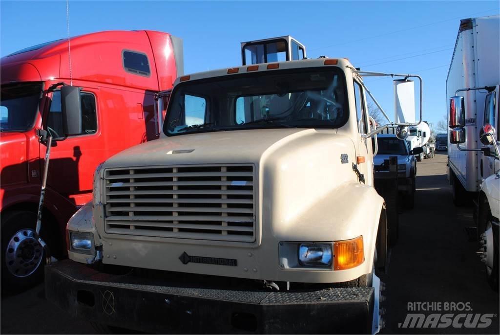 International 4700 起重车