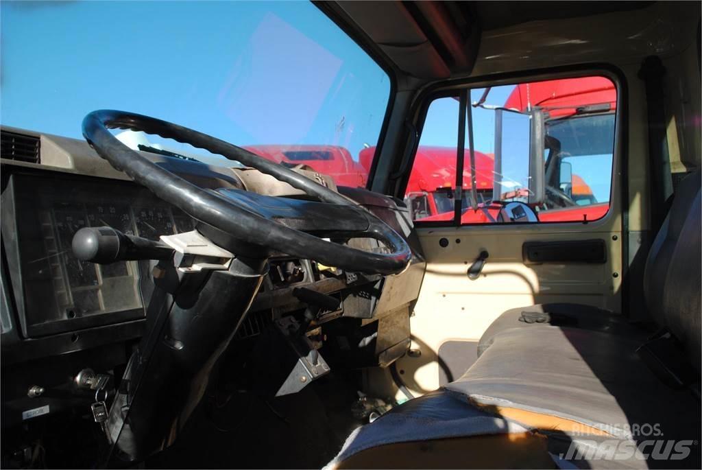 International 4700 起重车
