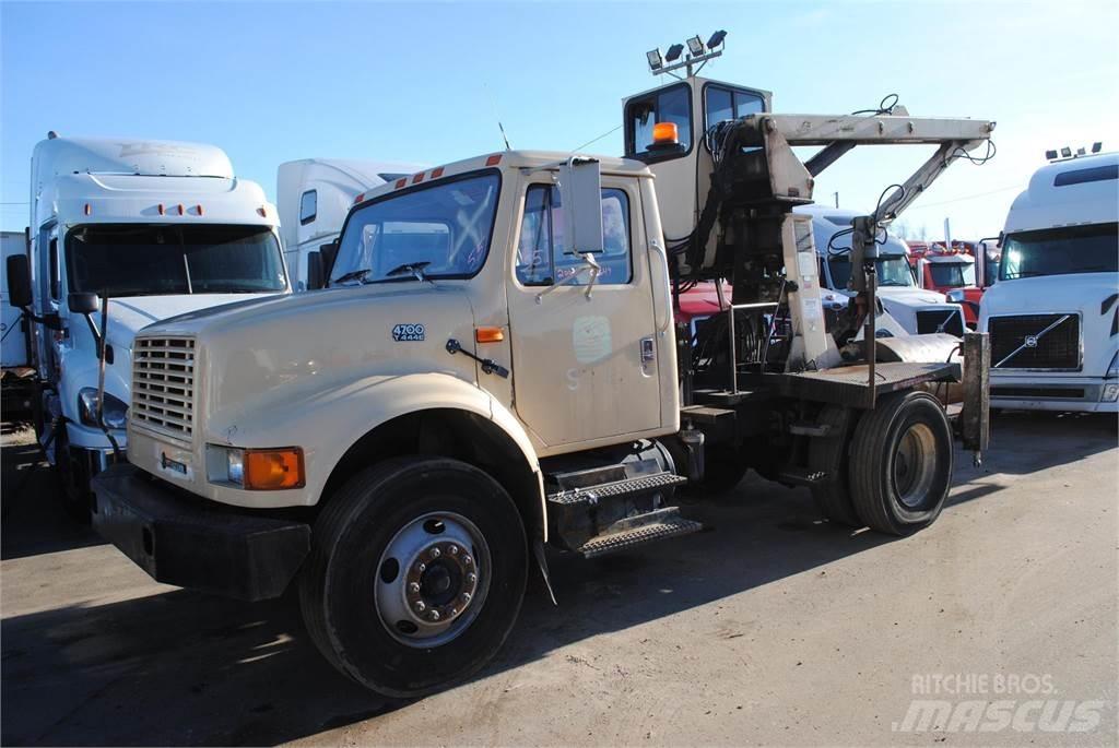 International 4700 起重车