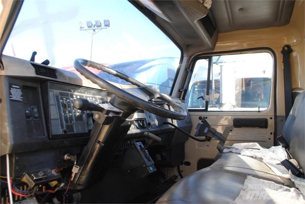 International 4700 起重车