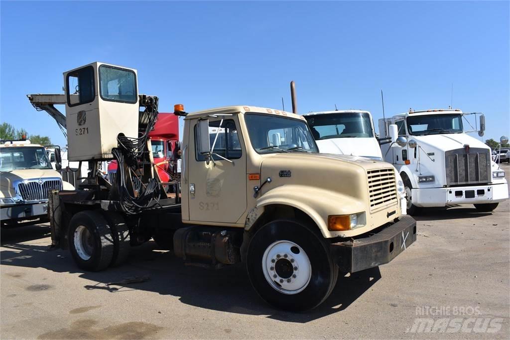 International 4700 起重车
